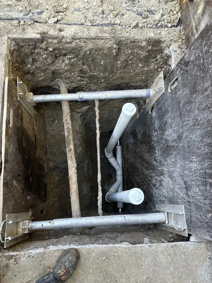 Experienced plumber completing Gas Line Repair work in McLendon-Chisholm